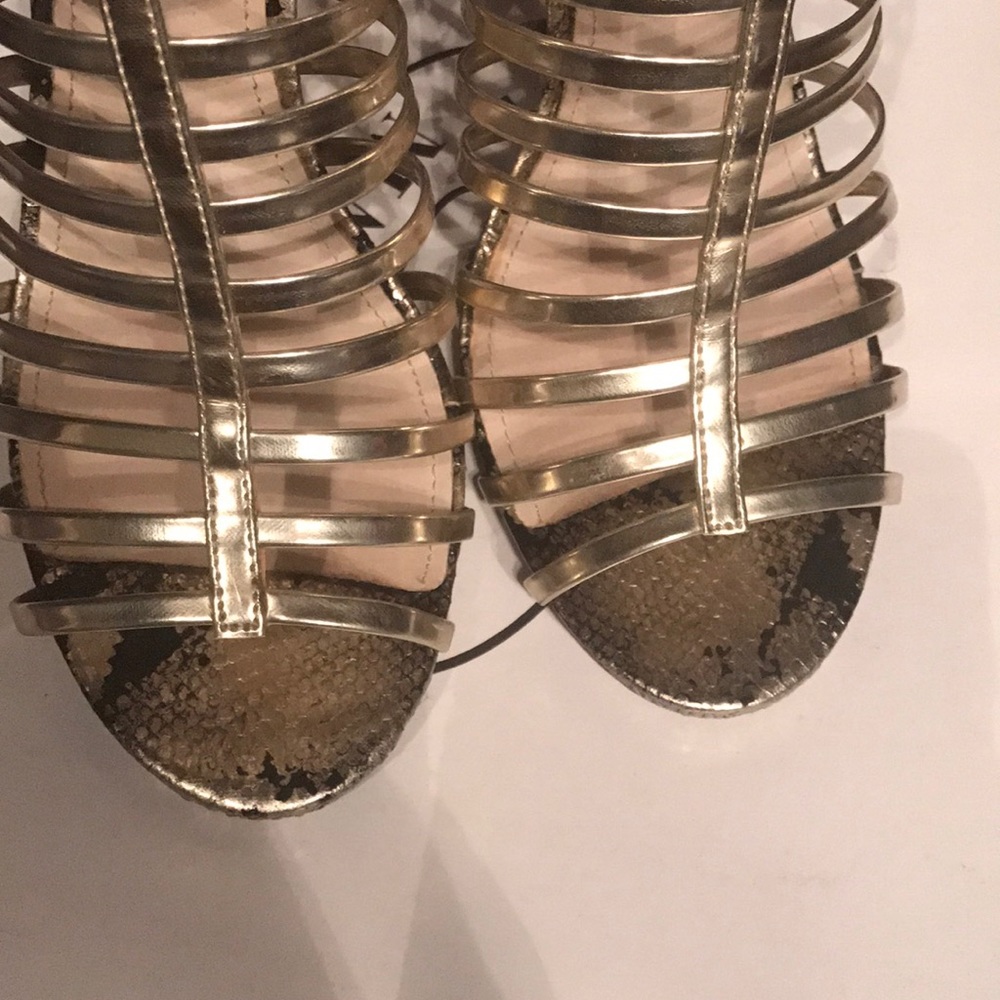 Cage gold heels! - Picture 2 of 6